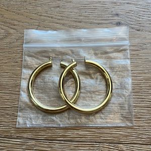 Luv AJ hoop earring gold